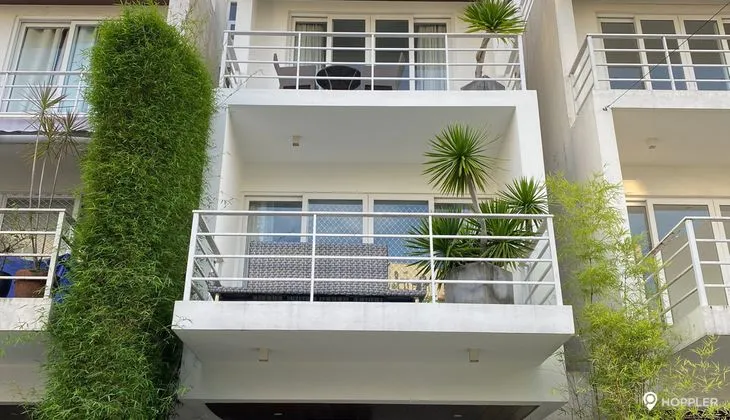 Modern 2BR Townhouse in Prime Taguig