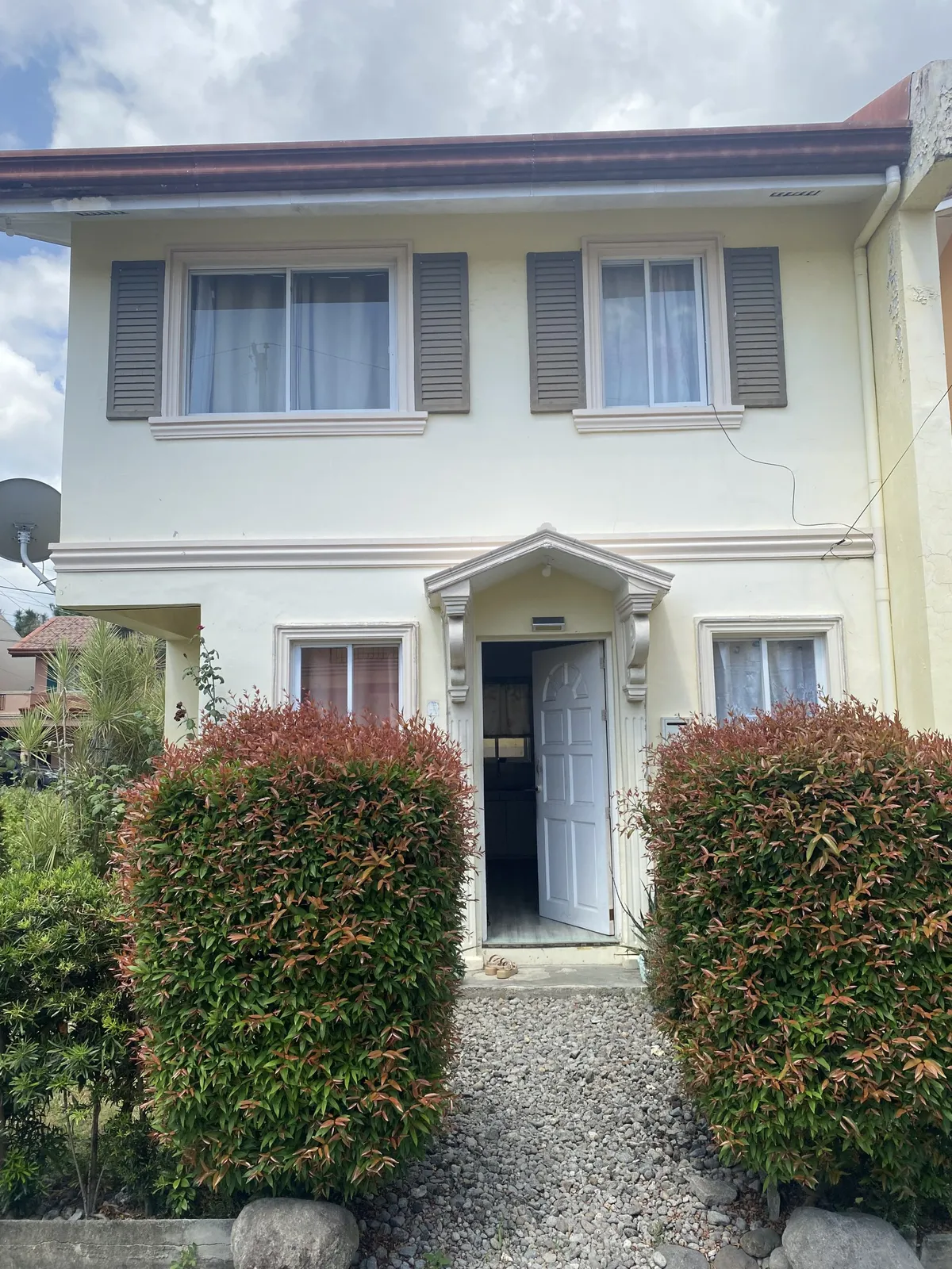 3BR Townhouse Near City Center, Dumaguete City