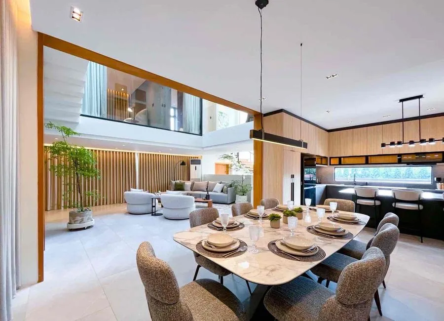 5-Bedroom House and Lot for Sale in Alabang West, Las Piñas