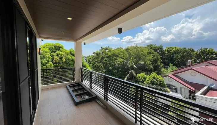 5BR House and Lot for Sale-AFPOVAI Subdivision,Taguig