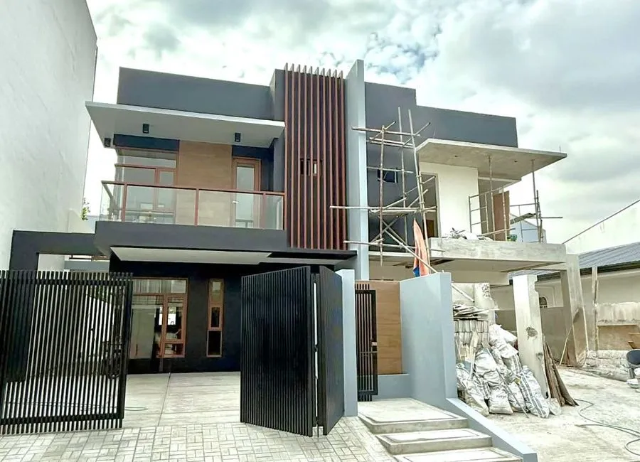 4BR Modern House with Garden in Parañaque