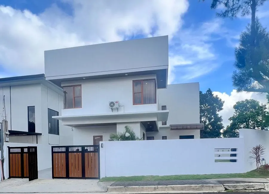 4BR Modern House with Pool in Alfonso, Cavite