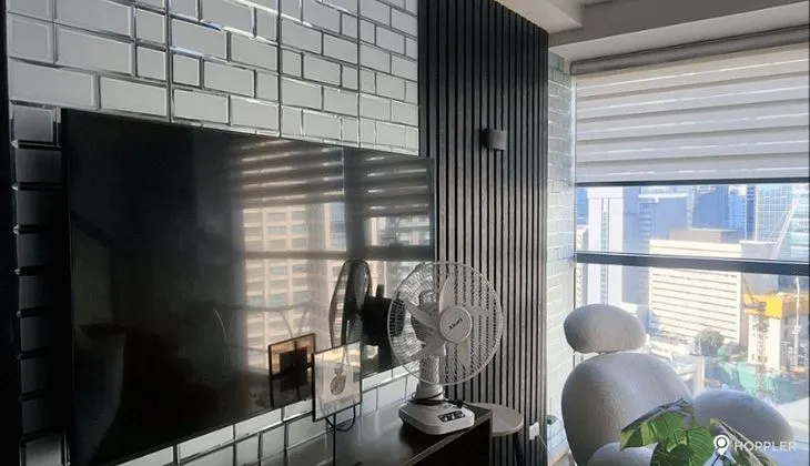 Fully Furnished 1BR Condo in Makati's Prime Business District