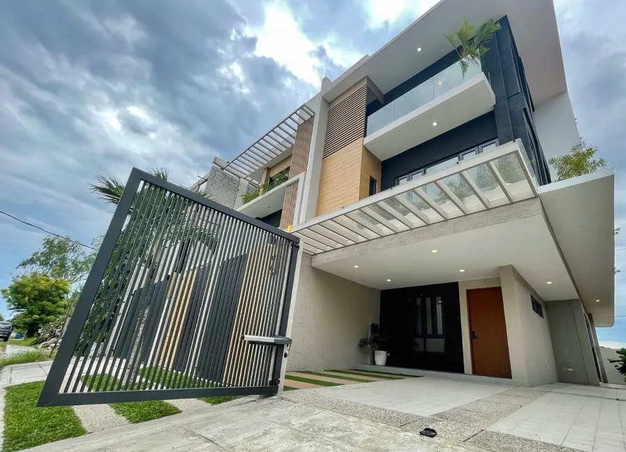 Luxury 6BR House with Modern Design in Taguig