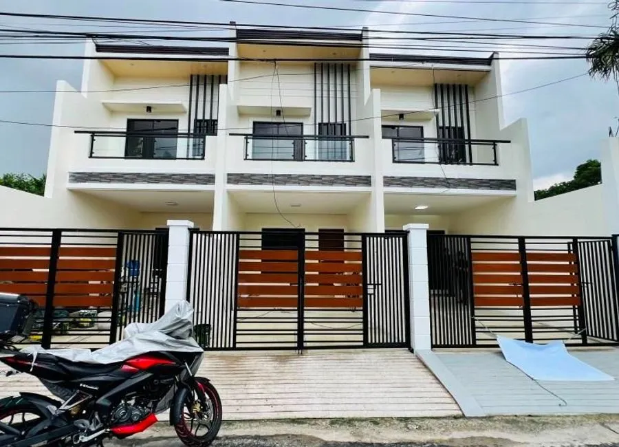 4BR Townhouse in Las Piñas, Southern Manila District