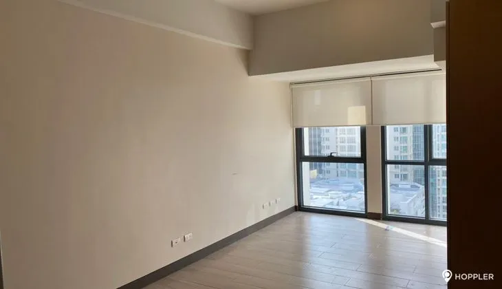 Condo for Sale in Paseo Heights, Salcedo Village, Makati