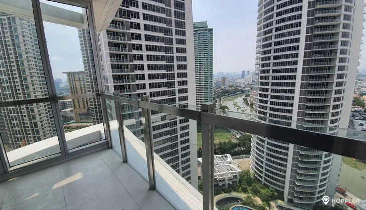2BR Modern Condo in Prime Makati Business District